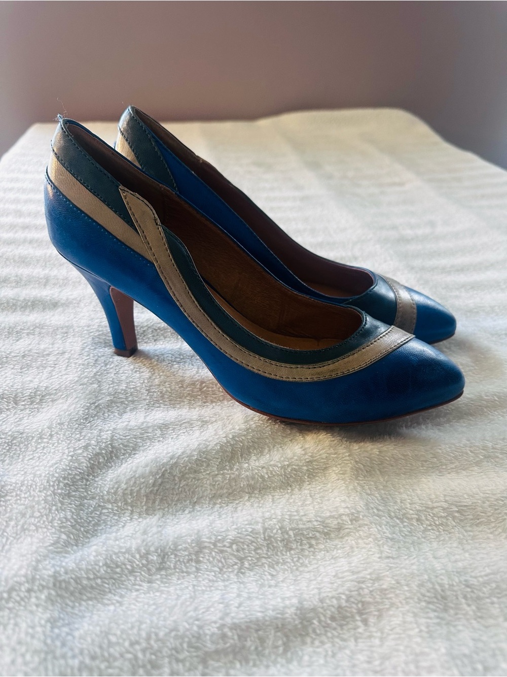Mootsies Tootsies Blue and Tan Leather Heels